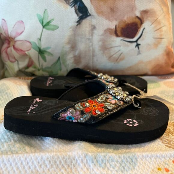 NWOT MONTANA WEST GIRLS SIZE S/M 12-13 RHINESTONE FLIP FLOPS - Picture 3 of 11